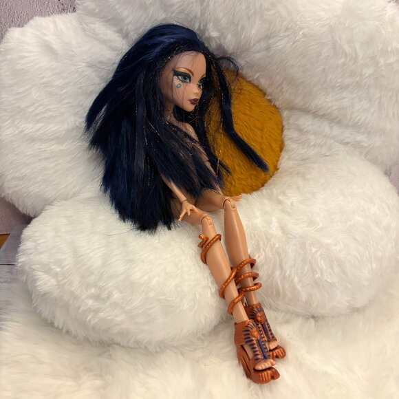 Monster High Cleo de Nile Boo York Fashion Doll Nude With Shoes (SKU: 326TO) - Picture 5 of 14